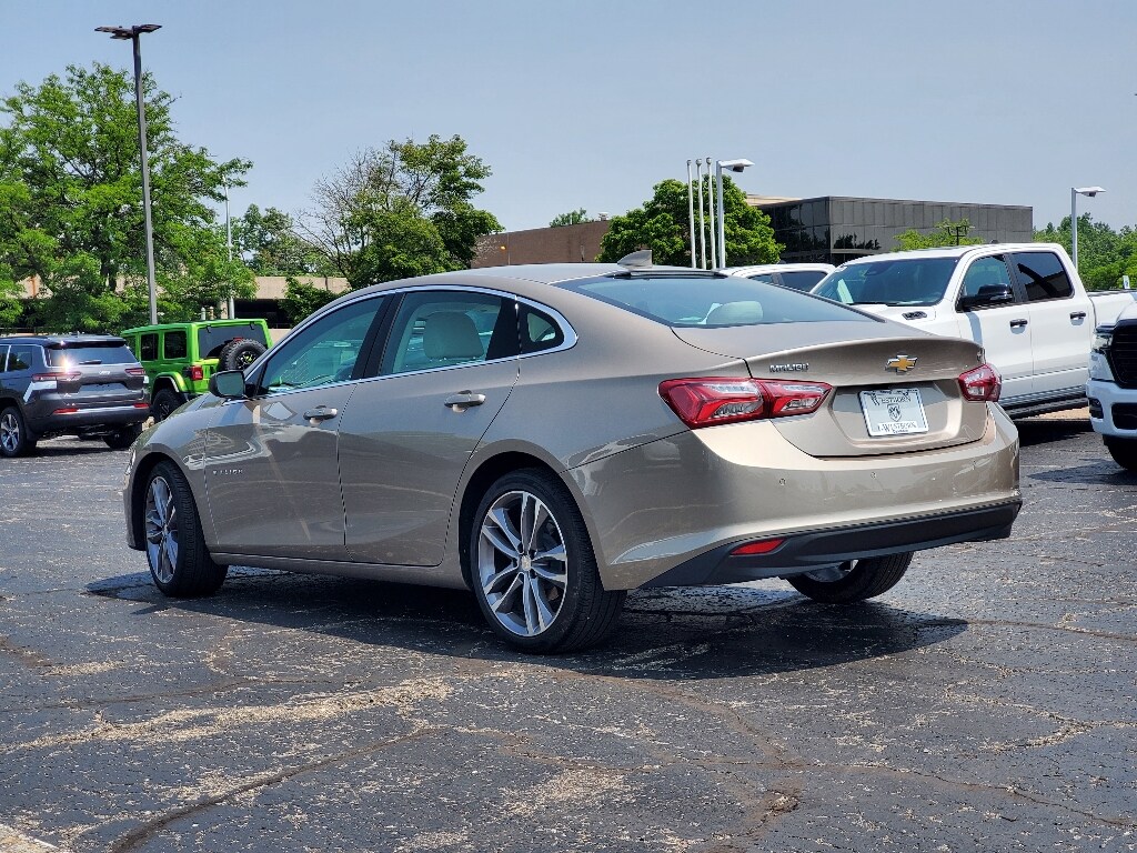 2024 Chevrolet Malibu Premier 2LT photo 2