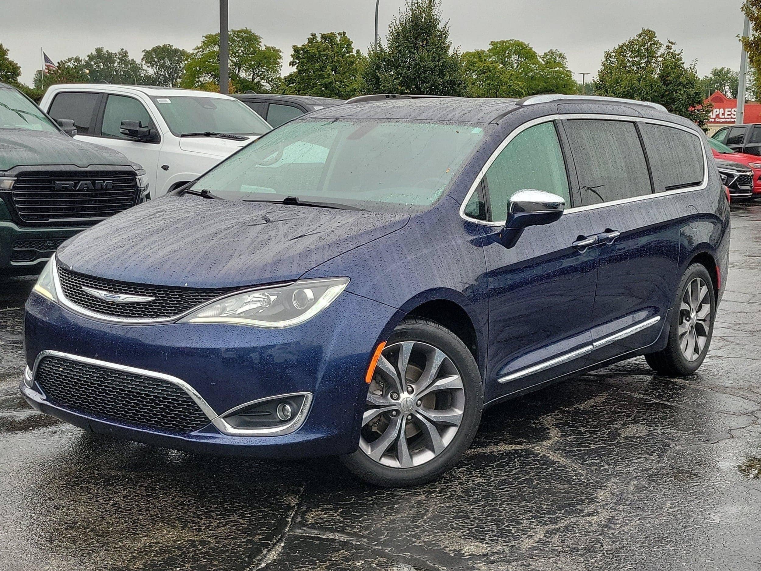 Jazz Blue Pearlco 2019 Chrysler Pacifica Minivan Front-Wheel Drive Automatic