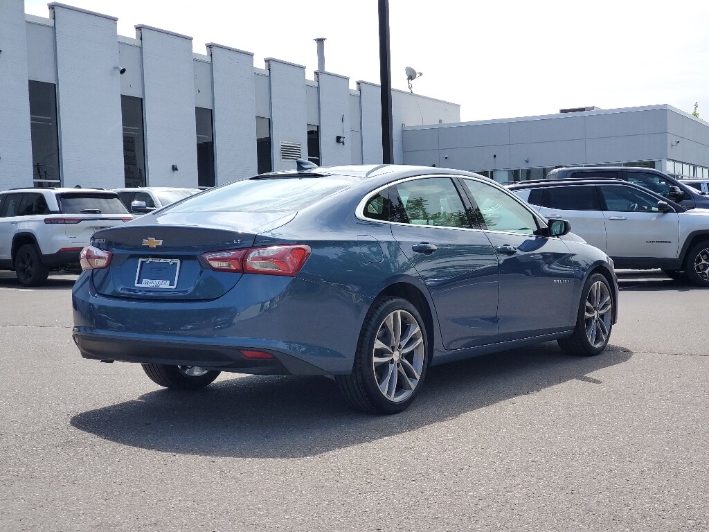2024 Chevrolet Malibu Premier 2LT photo 3