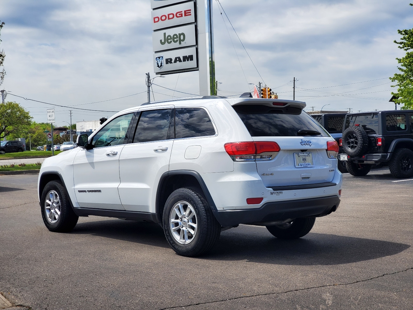 Used 2019 Jeep Grand Cherokee Laredo E with VIN 1C4RJFAG3KC532184 for sale in Dearborn, MI