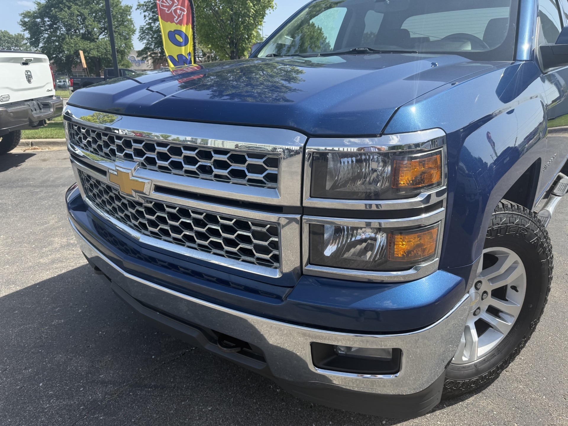 Used 2015 Chevrolet Silverado 1500 LT with VIN 1GCVKREC2FZ412237 for sale in Dearborn, MI
