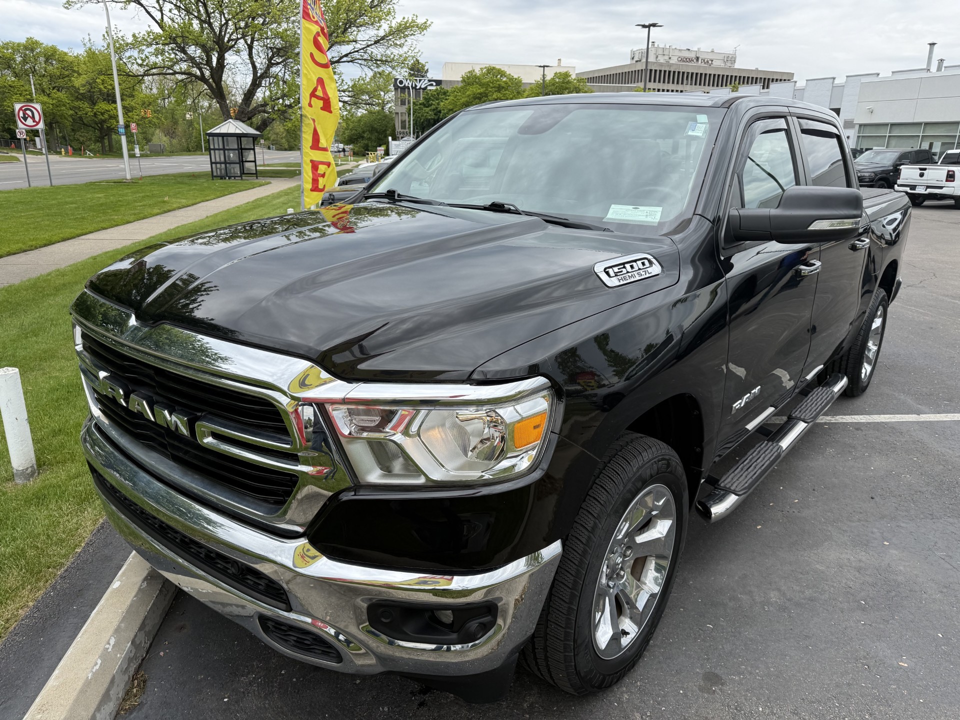 2019 RAM 1500 Big Horn/Lone Star 4x4 Crew Cab 5'7's photo