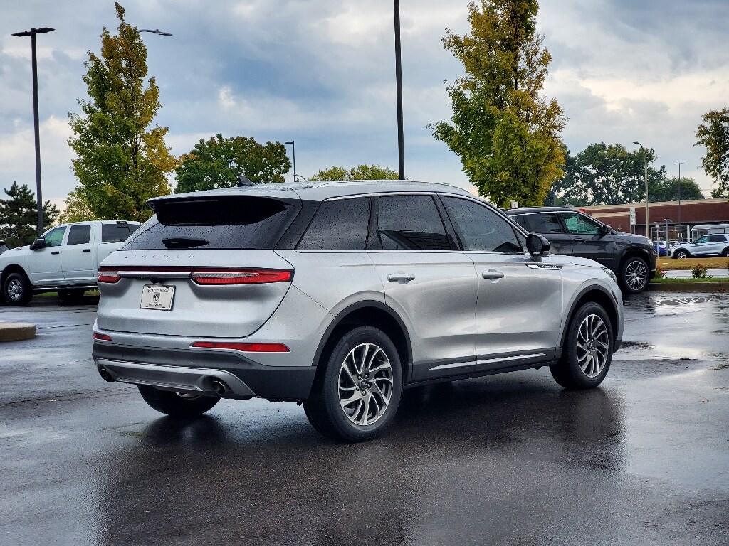 2020 Lincoln Corsair Standard photo 2