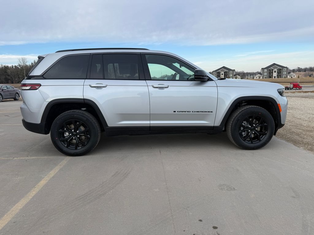 New 2026 Jeep Grand Cherokee Laredo Sport Utility