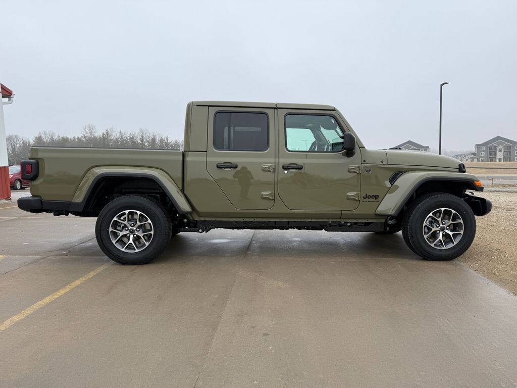 New 2026 Jeep Gladiator Sport S Pickup