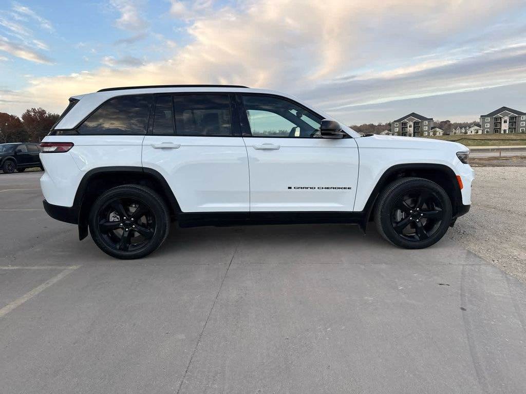 Used 2023 Jeep Grand Cherokee Altitude SUV