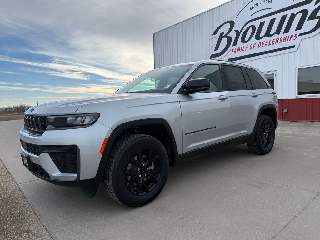 New 2026 Jeep Grand Cherokee Laredo Sport Utility