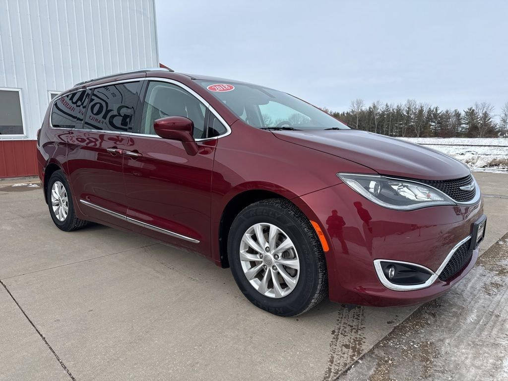 Used 2018 Chrysler Pacifica Touring L Minivan/Van