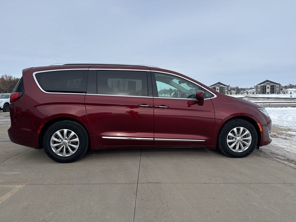 Used 2018 Chrysler Pacifica Touring L Minivan/Van