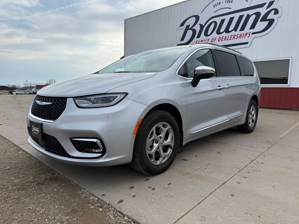 Used 2023 Chrysler Pacifica Limited Minivan/Van