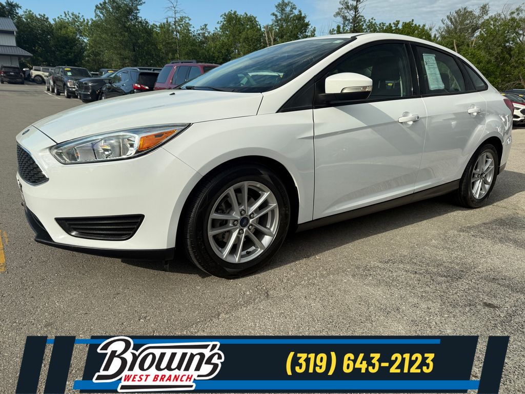 2016 Ford Focus Sedan SE's photo