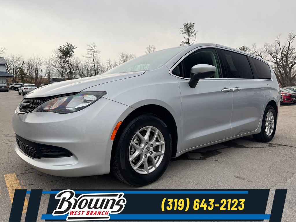 2022 Chrysler Voyager LX