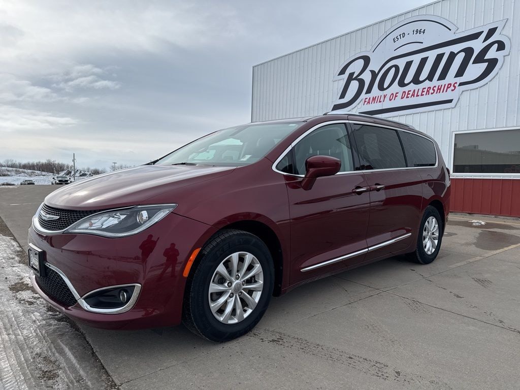 Used 2018 Chrysler Pacifica Touring L Minivan/Van