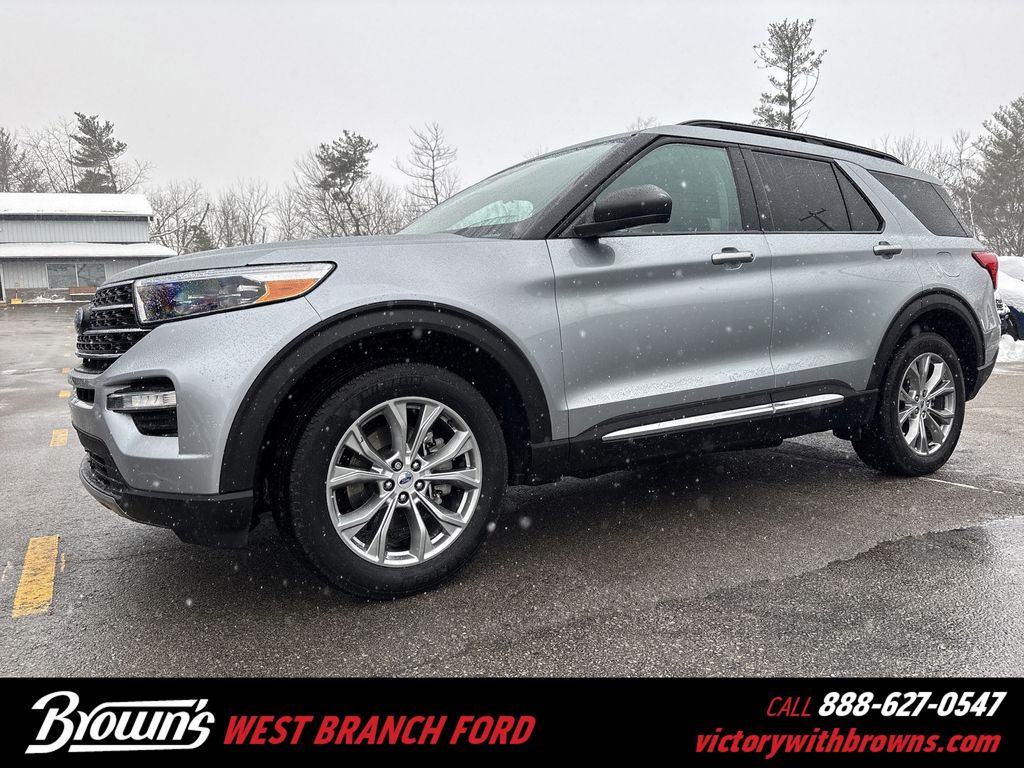 2023 Ford Explorer XLT's photo