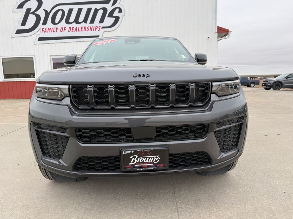 New 2026 Jeep Grand Cherokee Laredo SUV