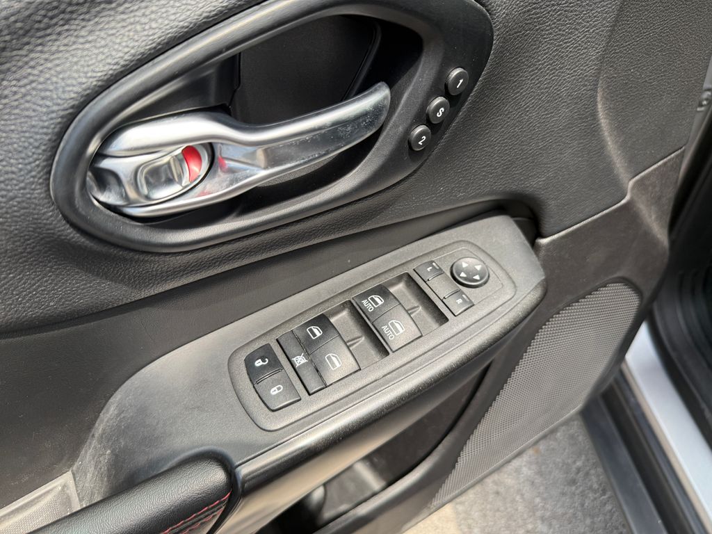 2022 Jeep Cherokee Trailhawk - Photo 17