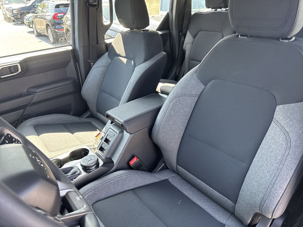 2025 Ford Bronco 4-Door Base - Photo 18