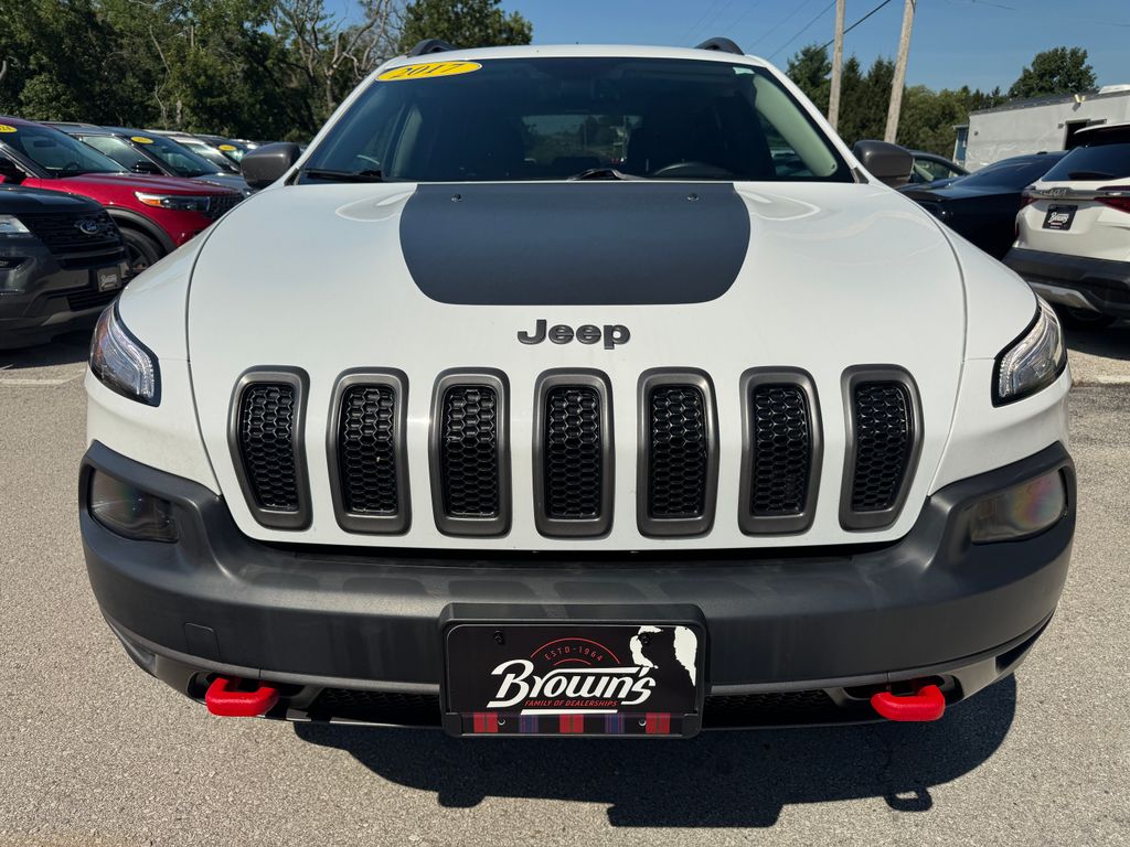 Used 2017 Jeep Cherokee Trailhawk with VIN 1C4PJMBSXHW632997 for sale in West Branch, IA