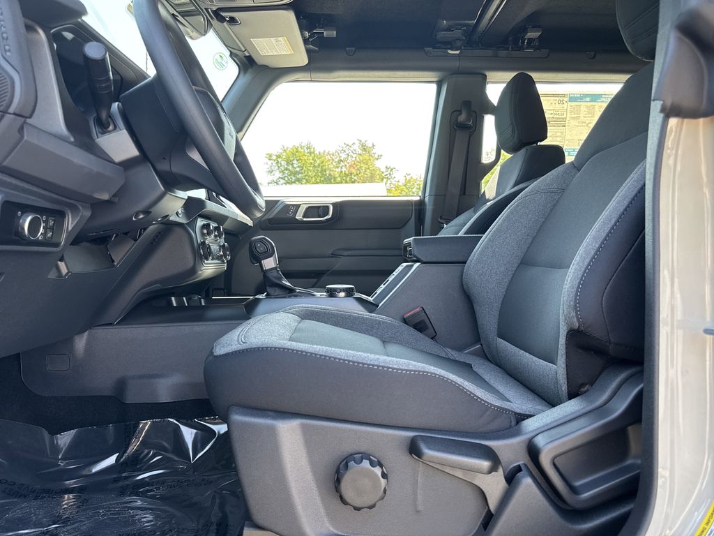 2025 Ford Bronco 4-Door Base - Photo 17