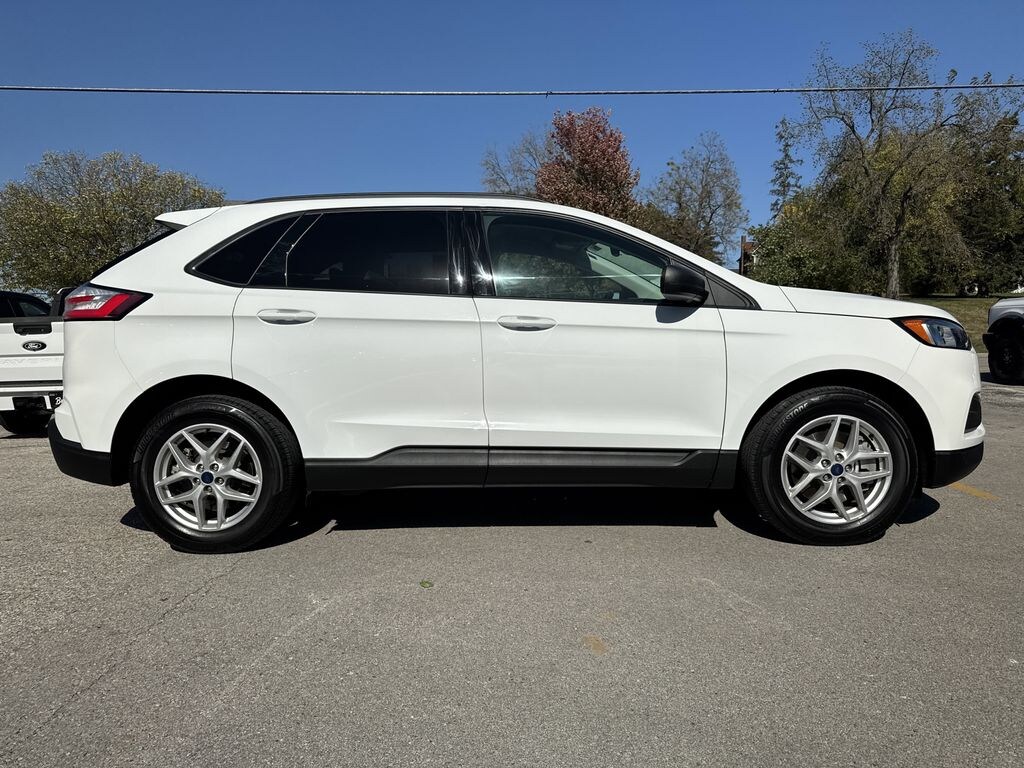 Used 2022 Ford Edge SE SUV