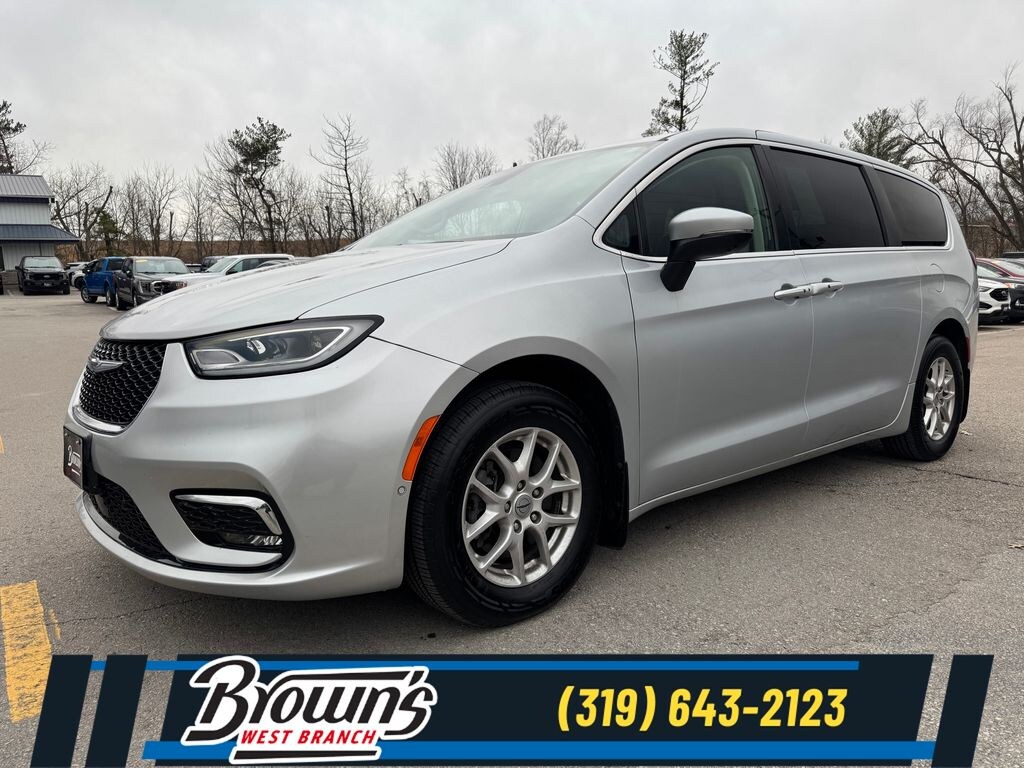 Used 2023 Chrysler Pacifica Touring L Minivan/Van