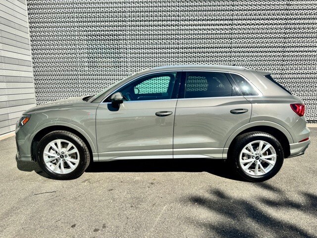 2024 Audi Q3 S line Premium photo 2
