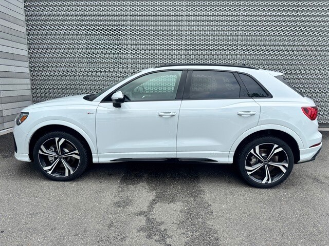 2024 Audi Q3 Premium Plus photo 2