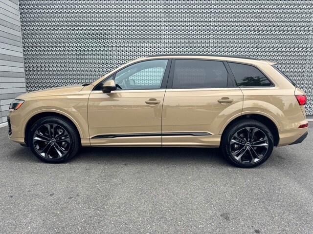 2025 Audi Q7 55 Premium Plus photo 2