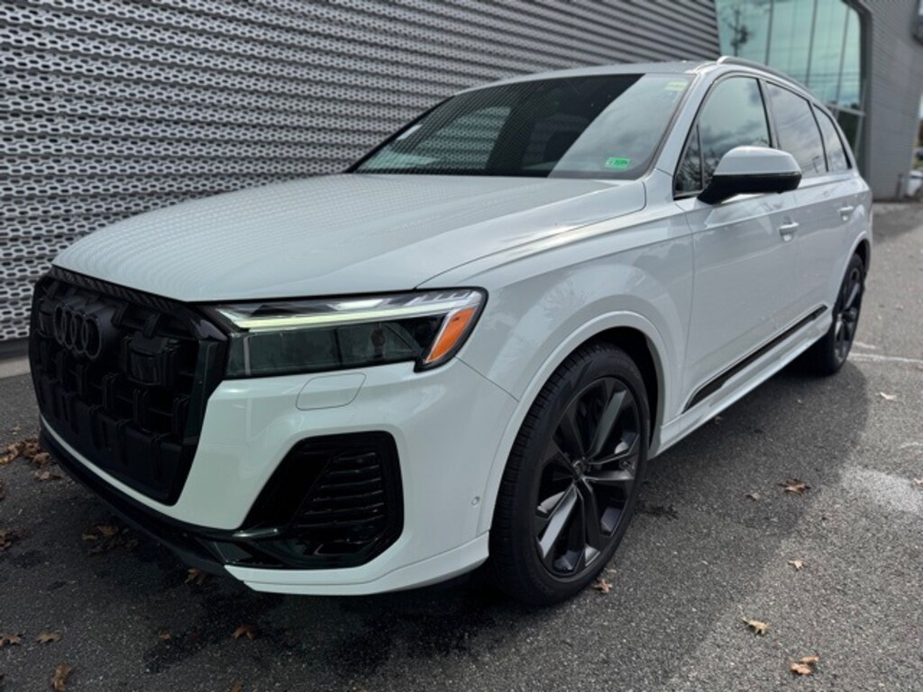 New 2025 Audi Q7 55 Premium Plus SUV