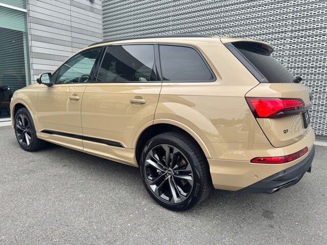 2025 Audi Q7 55 Premium Plus photo 3