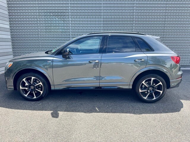 2025 Audi Q3 S line Premium Plus photo 2