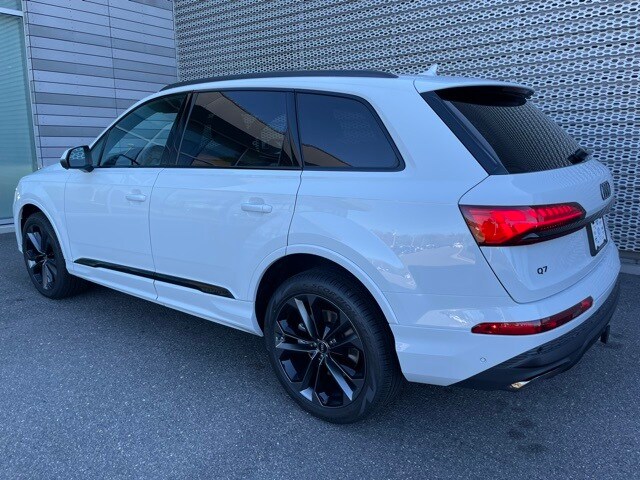 2025 Audi Q7 55 Premium Plus photo 3