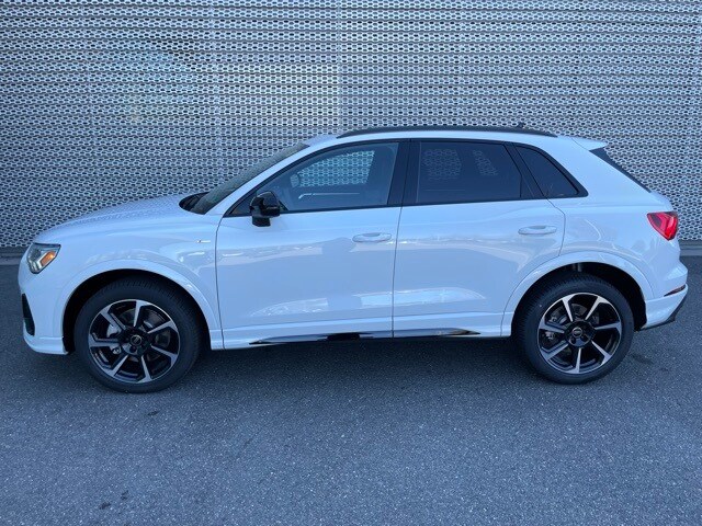2025 Audi Q3 S line Premium Plus photo 2