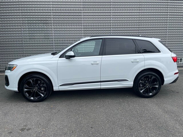 2025 Audi Q7 55 Premium Plus photo 2