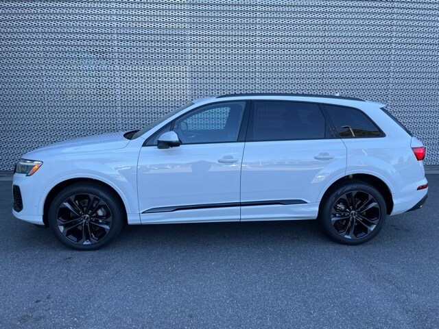 2025 Audi Q7 55 Premium Plus photo 2