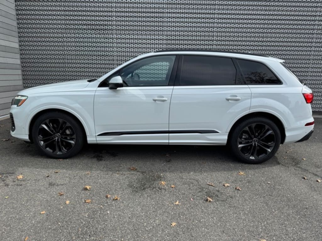 New 2025 Audi Q7 55 Premium Plus SUV