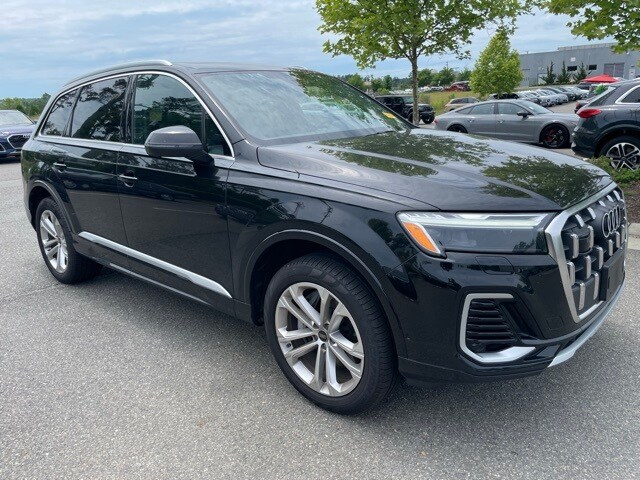 2025 Audi Q7 45 Premium photo 3