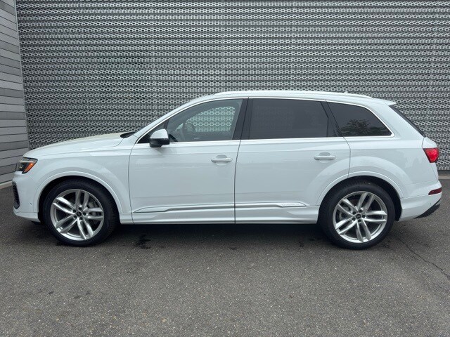 2025 Audi Q7 55 Premium Plus photo 2