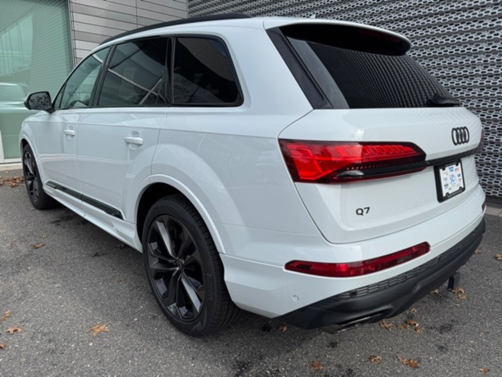 New 2025 Audi Q7 55 Premium Plus SUV