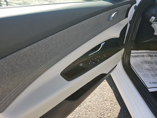 2025 Hyundai Elantra Limited - Photo 11