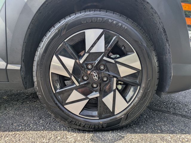 2025 Hyundai Kona SEL - Photo 11
