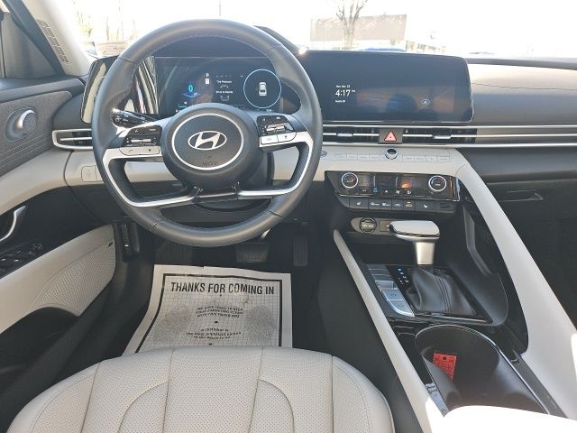 2025 Hyundai Elantra Limited - Photo 13