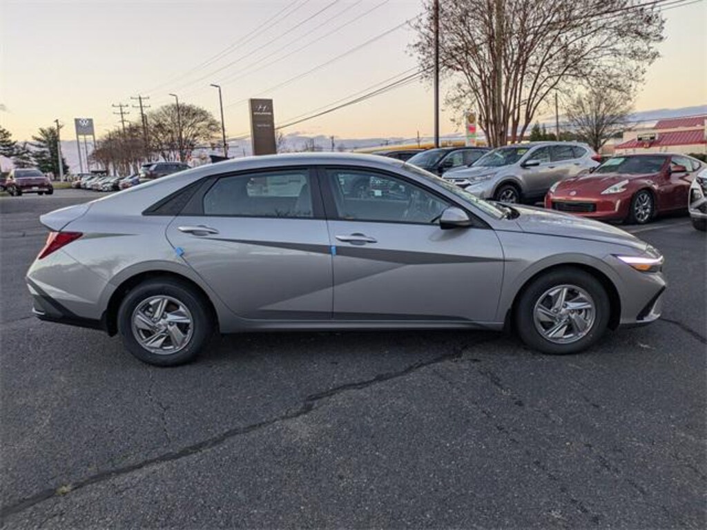 New 2026 Hyundai Elantra SE Sedan