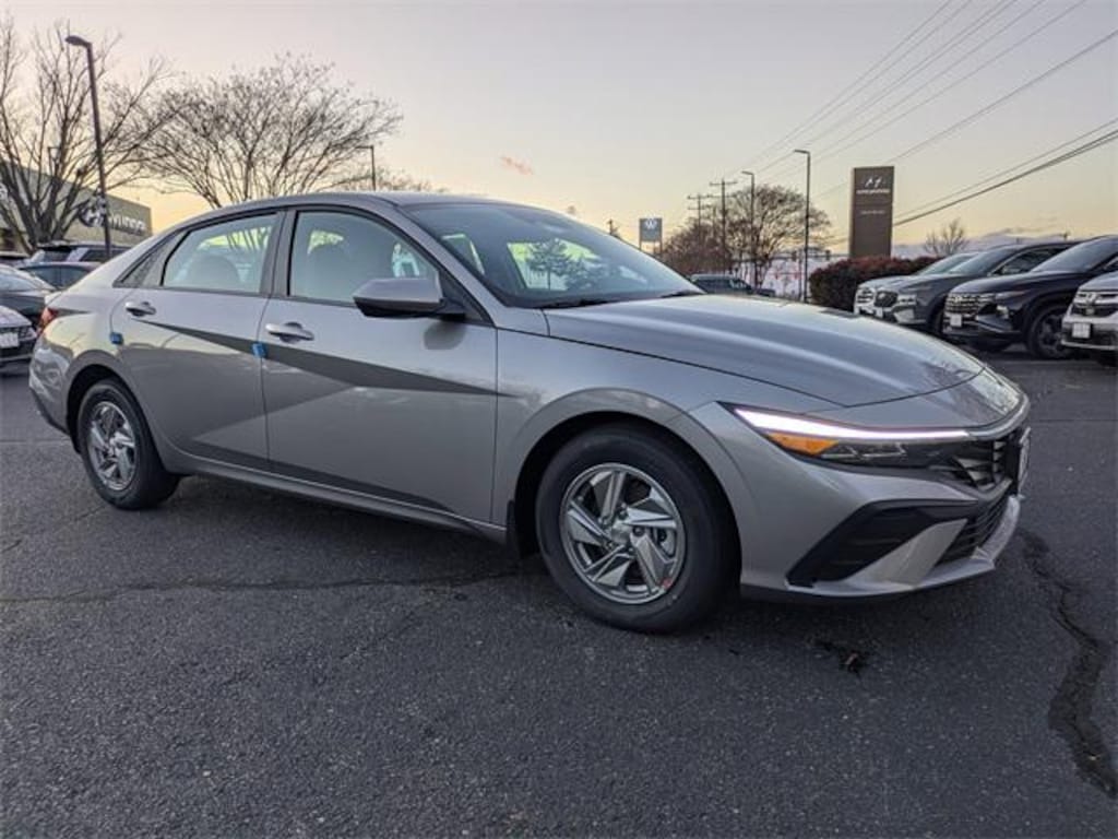 New 2026 Hyundai Elantra SE Sedan