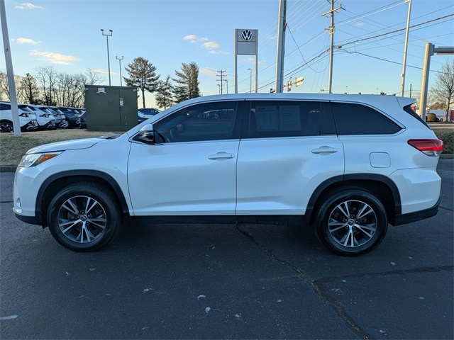 2019 Toyota Highlander LE - Photo 7
