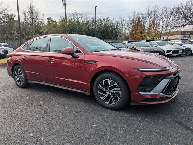 2026 Hyundai Sonata Hybrid Blue's photo