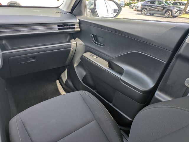 2025 Hyundai Kona SEL - Photo 16