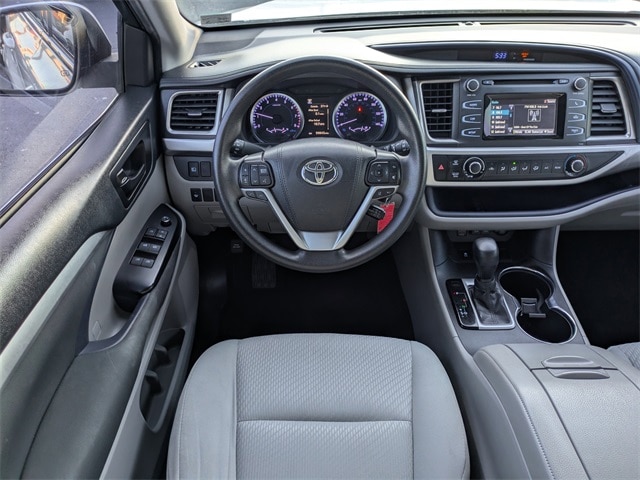 2019 Toyota Highlander LE - Photo 16