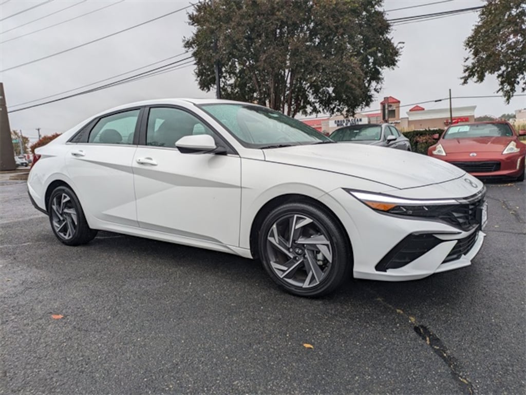 Certified 2025 Hyundai Elantra SEL Convenience Sedan