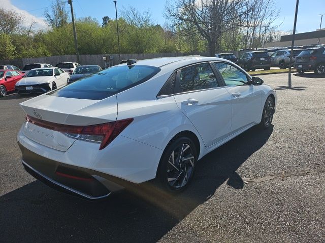2025 Hyundai Elantra Limited - Photo 6